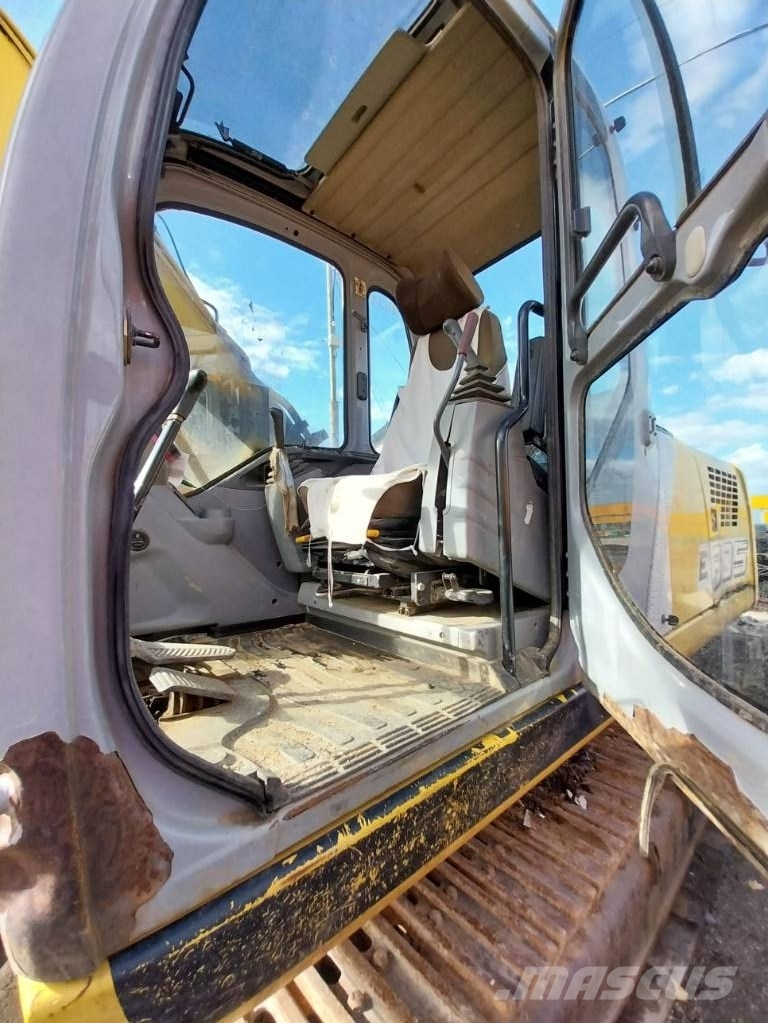 New Holland E 305 Paletli ekskavatörler