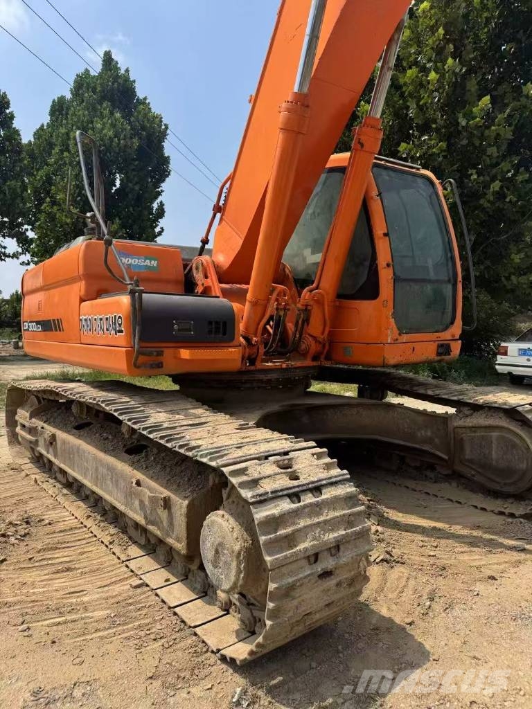Doosan DX 300 Bagri goseničarji