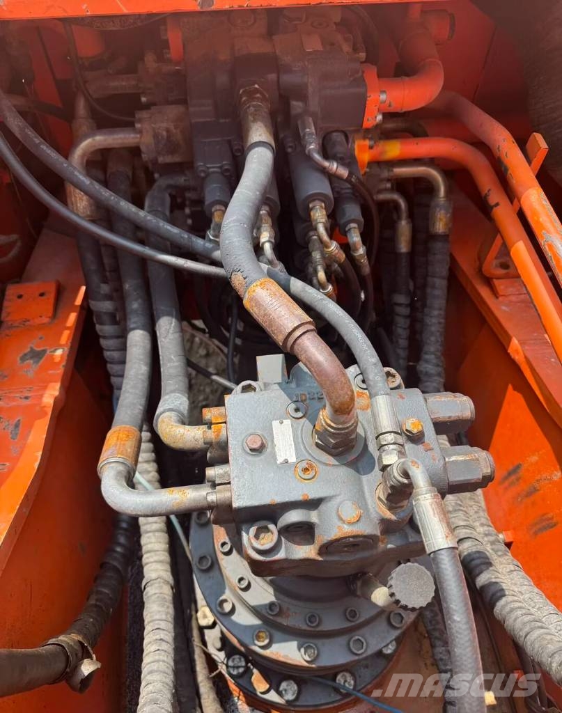 Doosan DX 300 Bagri goseničarji