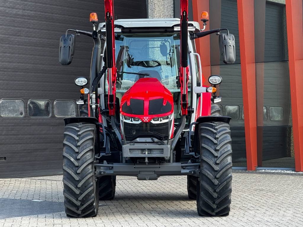 Massey Ferguson 5S145 EFFICIENT, DYNA 6, frontloader, 2023, 468 hr Traktorid