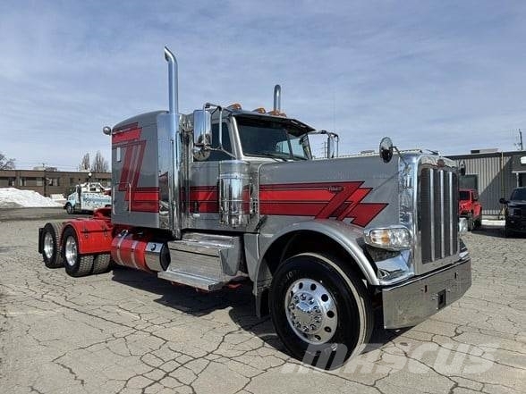 Peterbilt 389 Trekkers