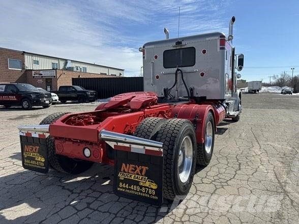 Peterbilt 389 Trekkers
