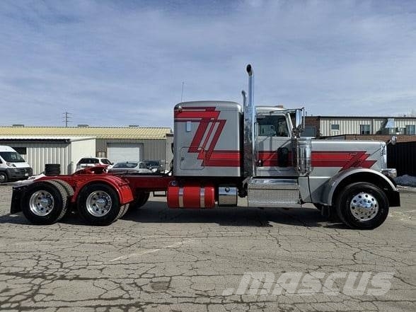 Peterbilt 389 Trekkers