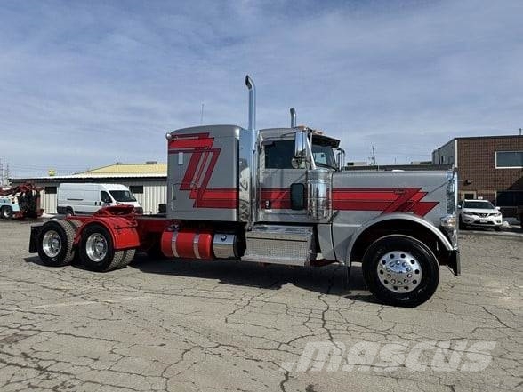 Peterbilt 389 Trekkers