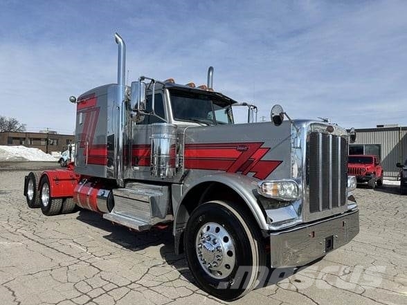 Peterbilt 389 Trekkers