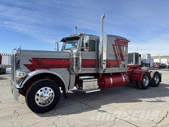 Peterbilt 389 Trekkers