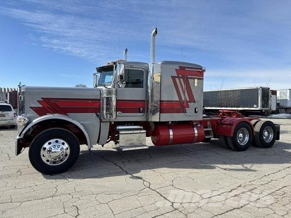 Peterbilt 389 Trekkers
