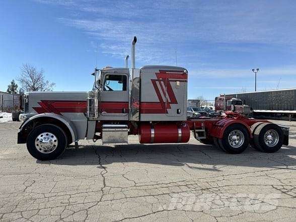 Peterbilt 389 Trekkers