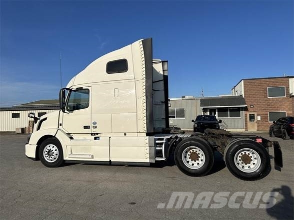 Volvo VNL64T670 Tegljači