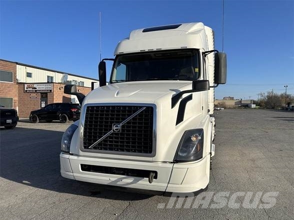Volvo VNL64T670 Tegljači