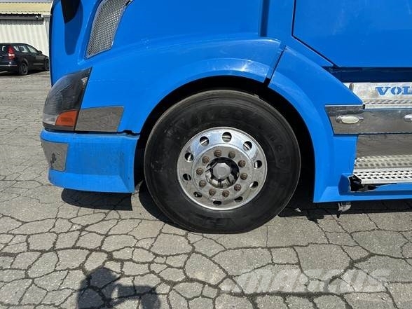 Volvo VNL64T780 Tegljači