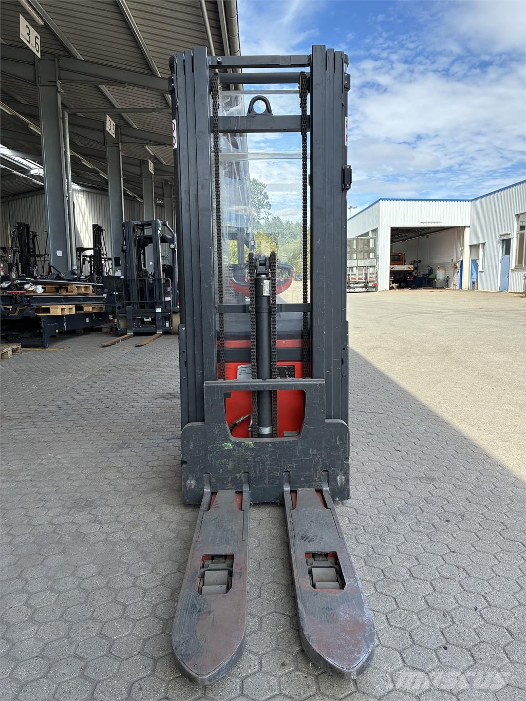 Linde L20i 自走式堆積機