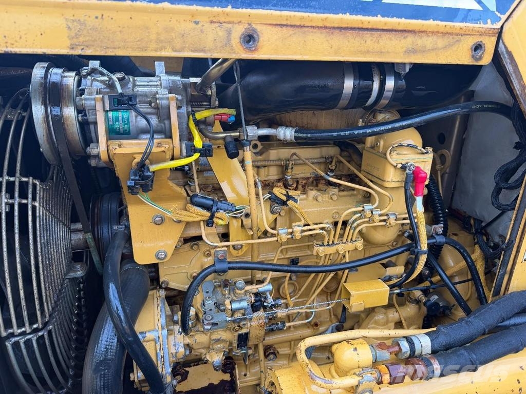 CAT D3G XL GPS Prepared - Ripper valve Kāpurķēžu buldozeri