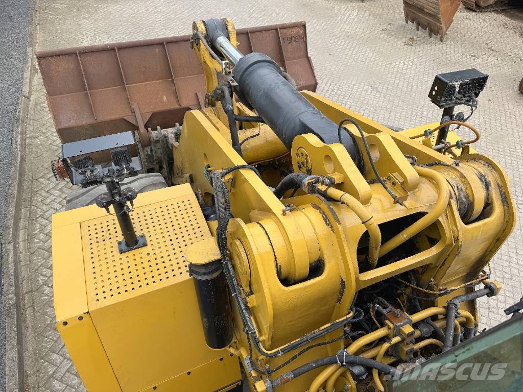 CAT 988 K 2018 Колесни товарачи