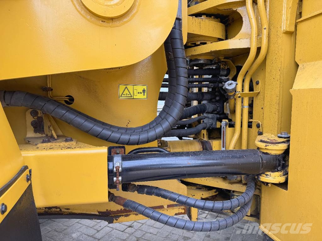 CAT 988 K 2018 Колесни товарачи