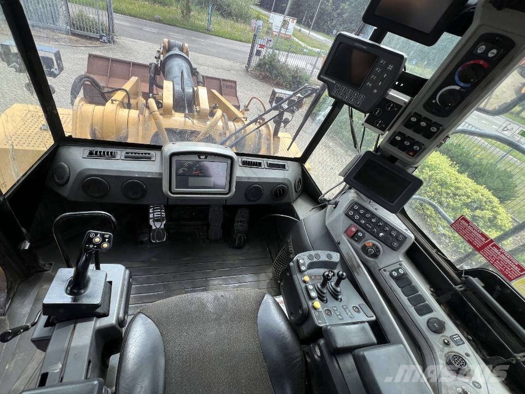 CAT 988 K 2018 Колесни товарачи