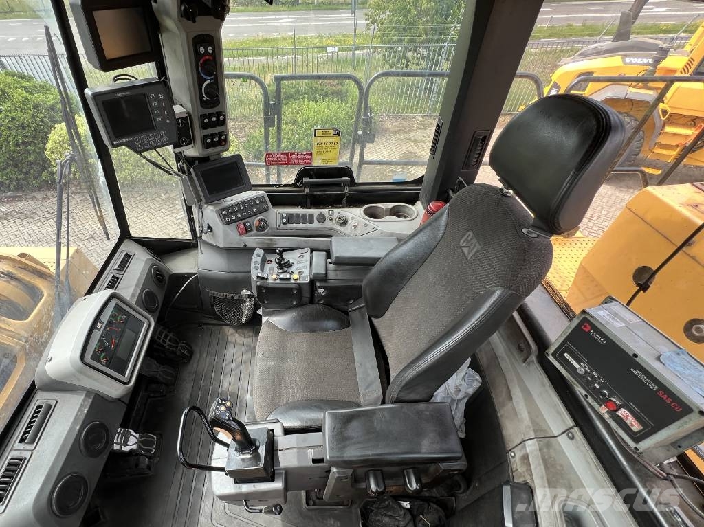 CAT 988 K 2018 Колесни товарачи