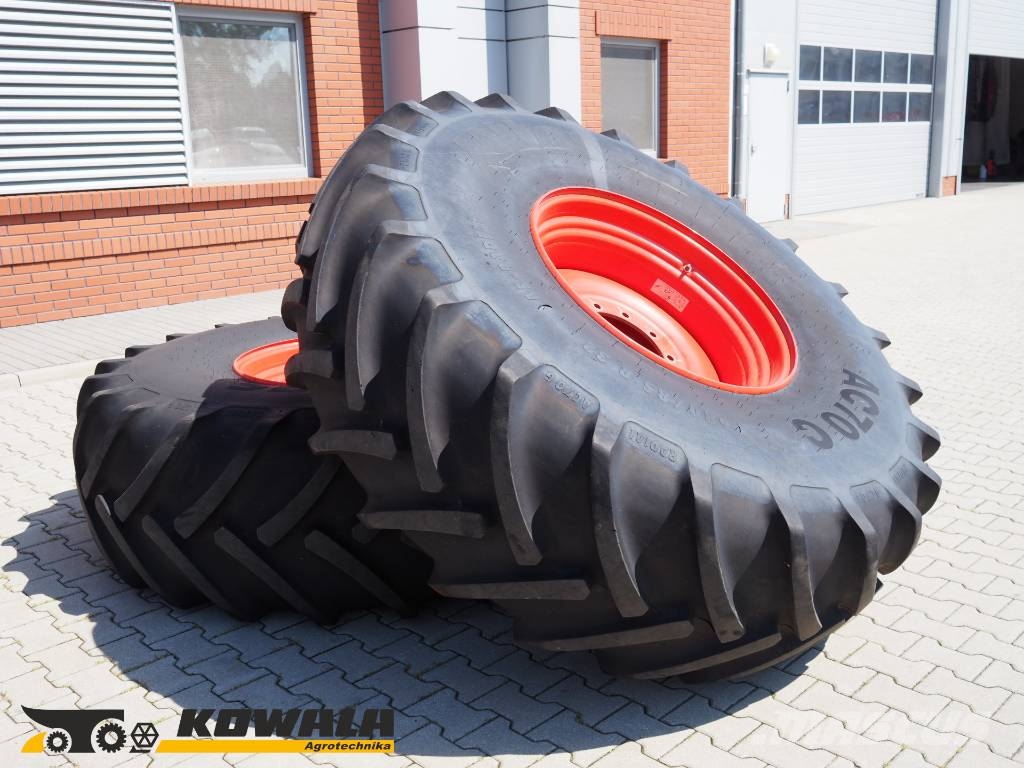CLAAS Lexion Tucano front wheels Mitas 680/85 R32 الإطارات والعجلات والحافات