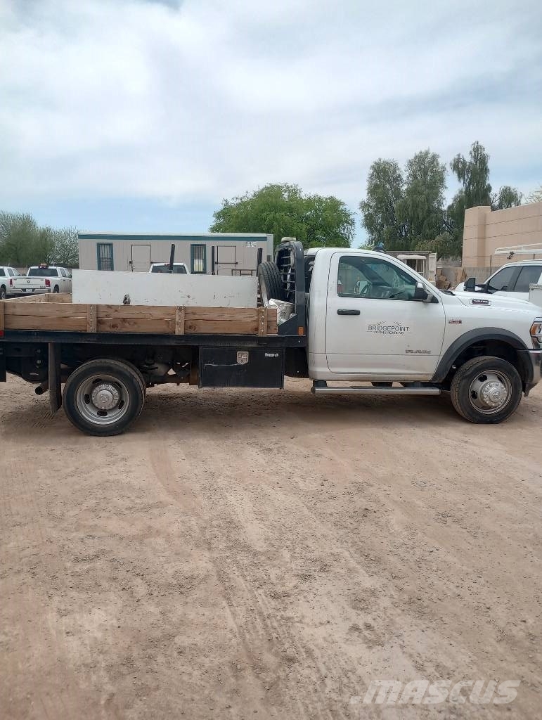 RAM 5500 شاحنات مسطحة/مفصلية الجوانب