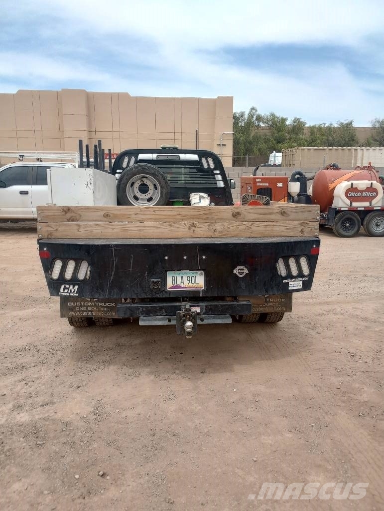 RAM 5500 شاحنات مسطحة/مفصلية الجوانب