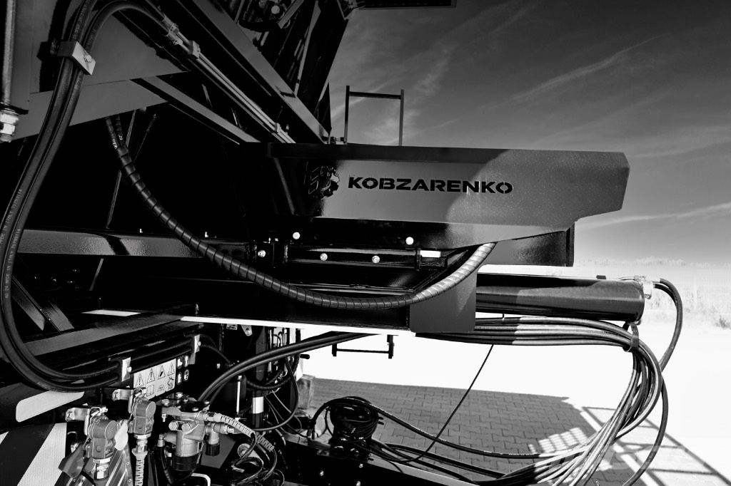 Kobzarenko Przyczepa ze ścianą przesuwną Rozrzutnik obornika Billenő Mezőgazdasági pótkocsik