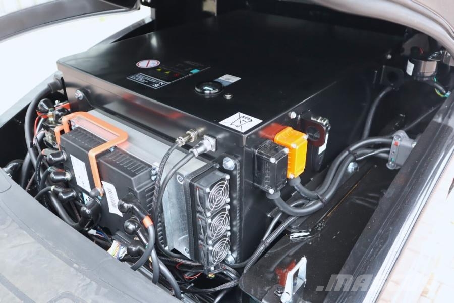 EP EFL253 Valid inspection, Electric Lithium power, 2 Camiones diesel