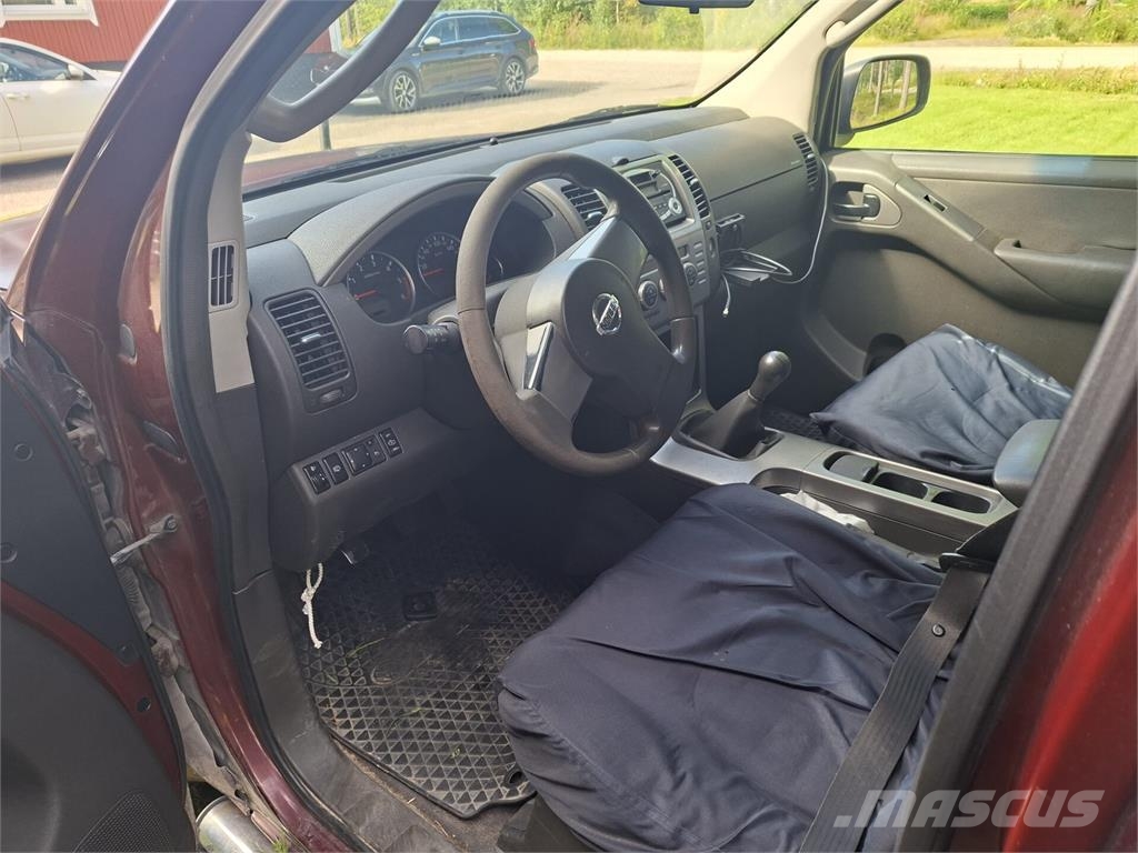 Nissan Pathfinder PKWs