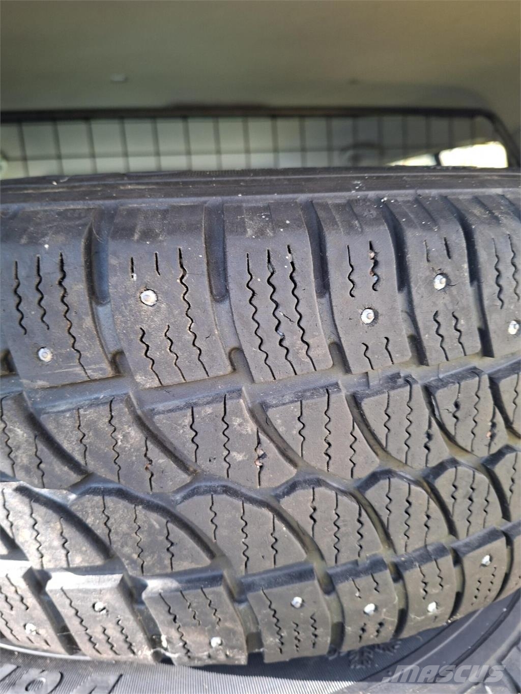 Nissan Pathfinder PKWs