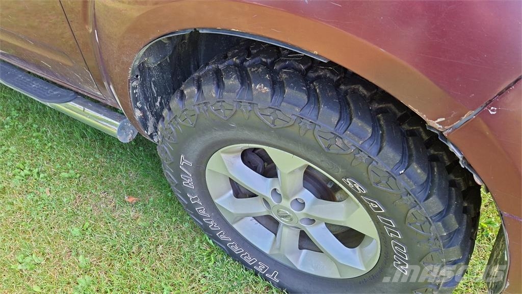 Nissan Pathfinder Avtomobili