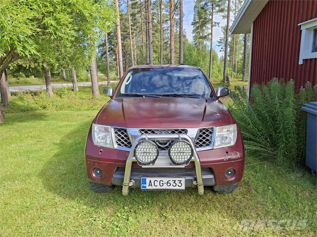 Nissan Pathfinder Avtomobili