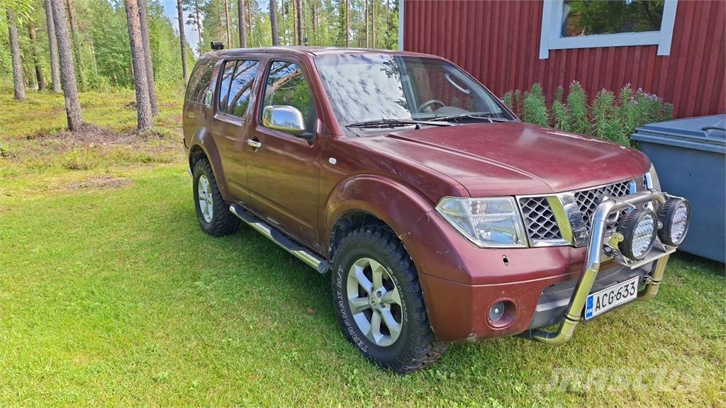 Nissan Pathfinder Avtomobili