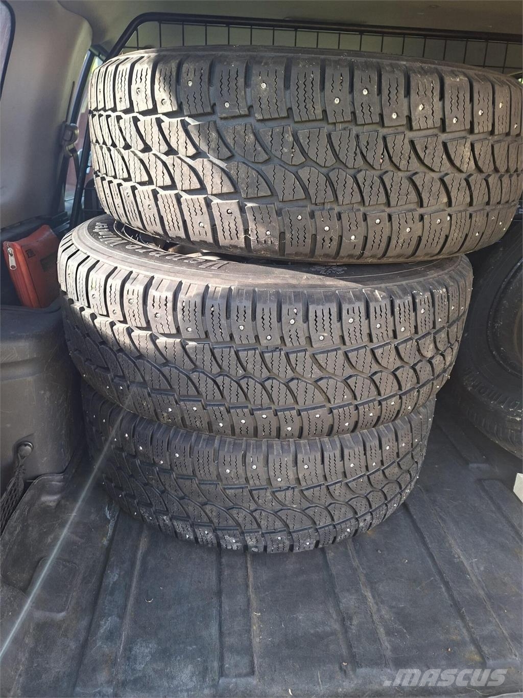 Nissan Pathfinder PKWs