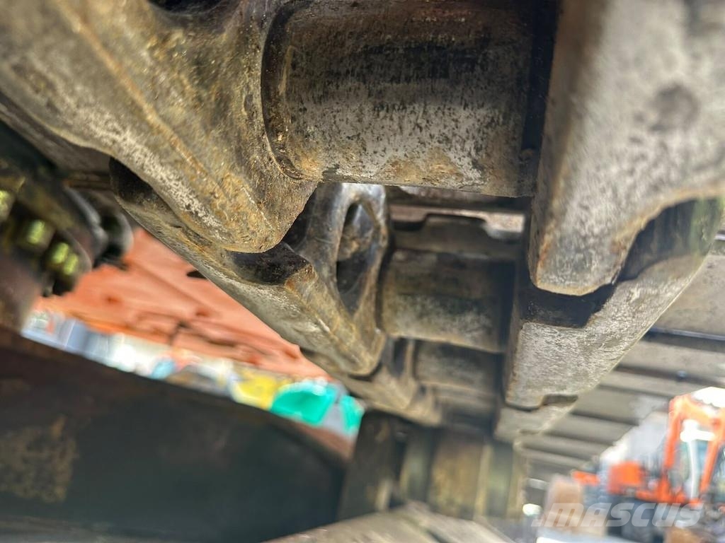 CAT 323 EL Kāpurķēžu ekskavatori