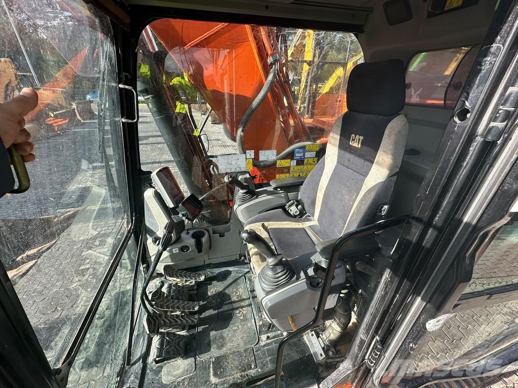 CAT 323 EL Kāpurķēžu ekskavatori