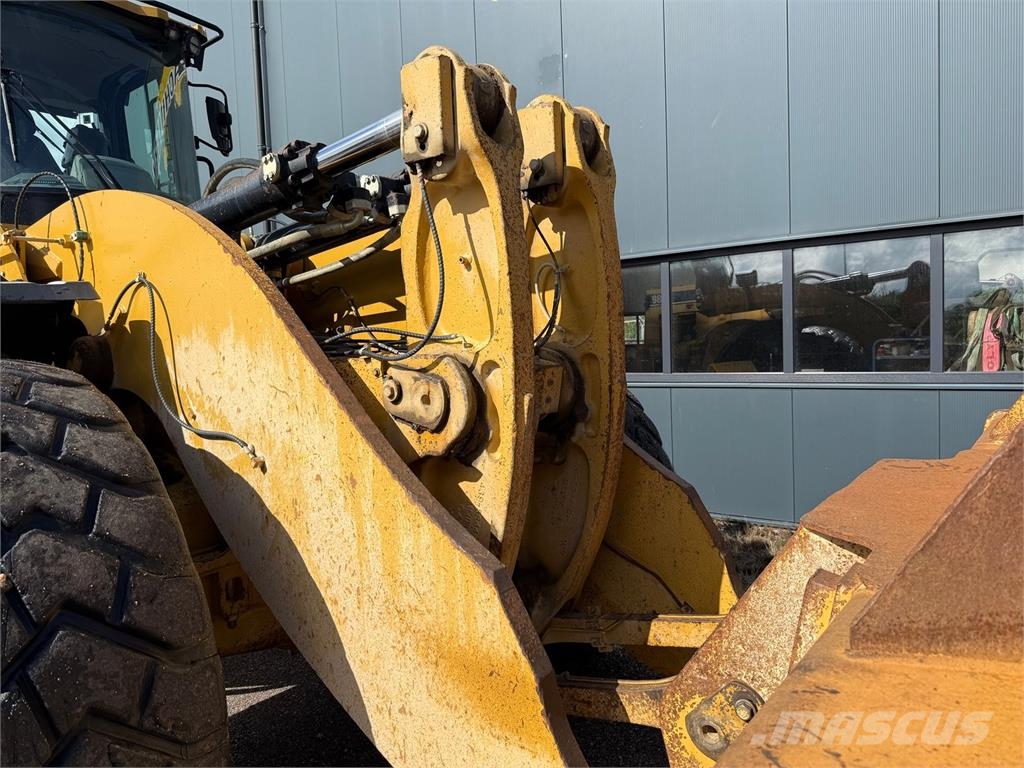CAT 982M Wielladers