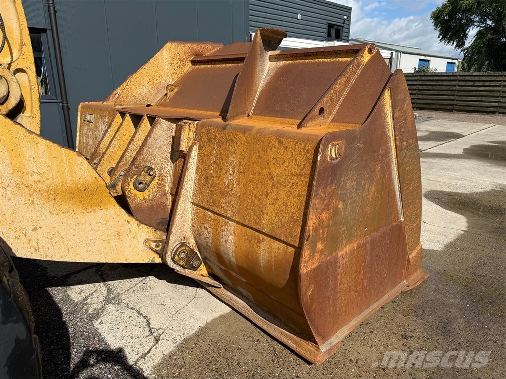 CAT 982M Wielladers