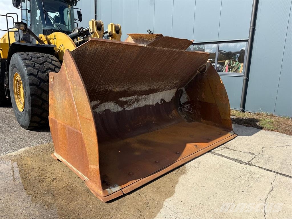 CAT 982M Wielladers