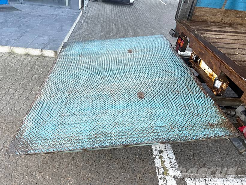 Kel-Berg 3 axle Curtainsider / Planenauflieger Tentinės puspriekabės
