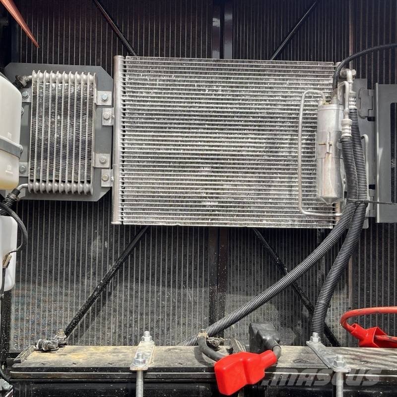 Hitachi ZX 240 Lánctalpas kotrók