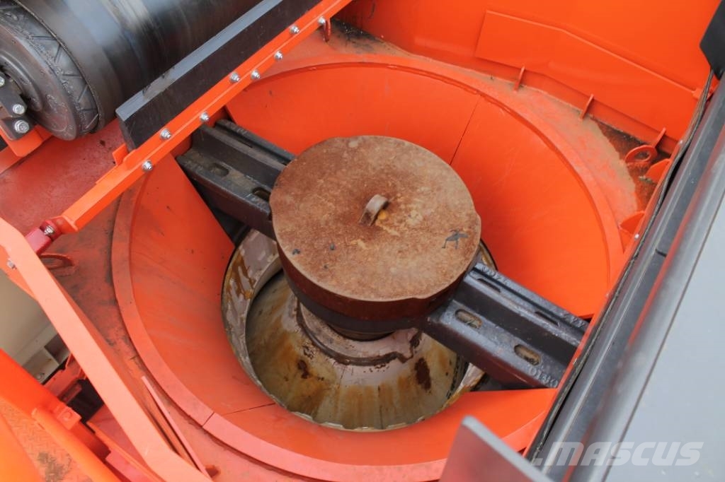 Sandvik UH450E Mobile Brecher