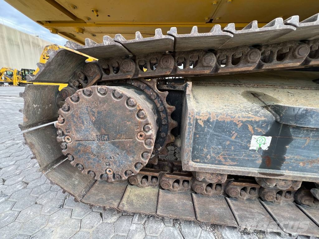 Komatsu PC210NLC-11E0 Pelle sur chenilles