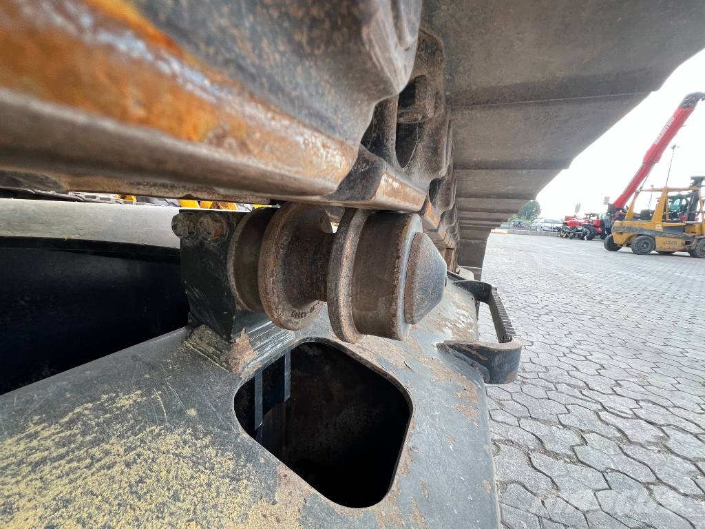 Komatsu PC210NLC-11E0 Pelle sur chenilles