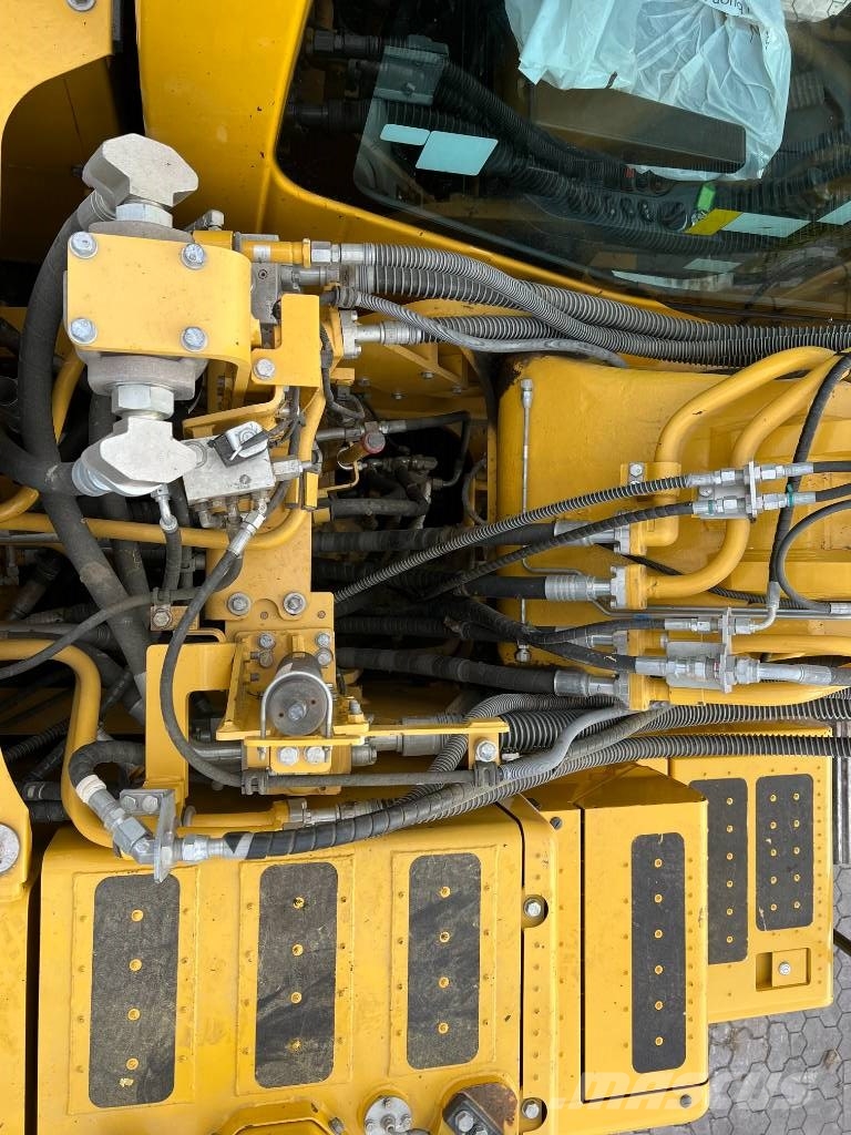 Komatsu PC210NLC-11E0 Pelle sur chenilles