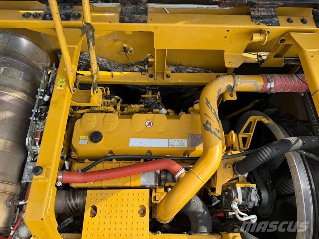 CAT 352F حفارات زحافة
