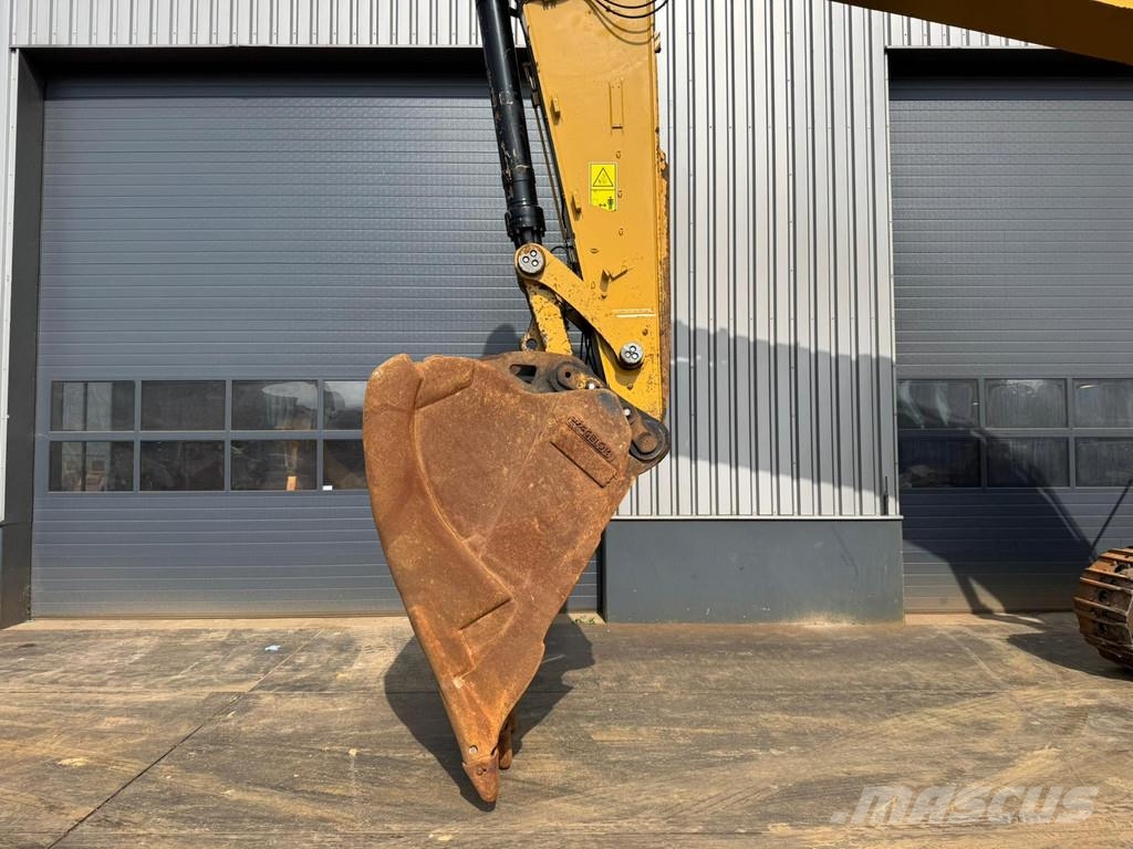 CAT 352F حفارات زحافة