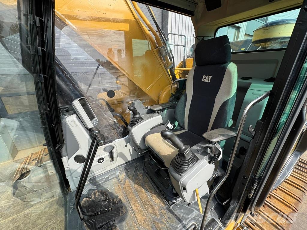 CAT 352F حفارات زحافة