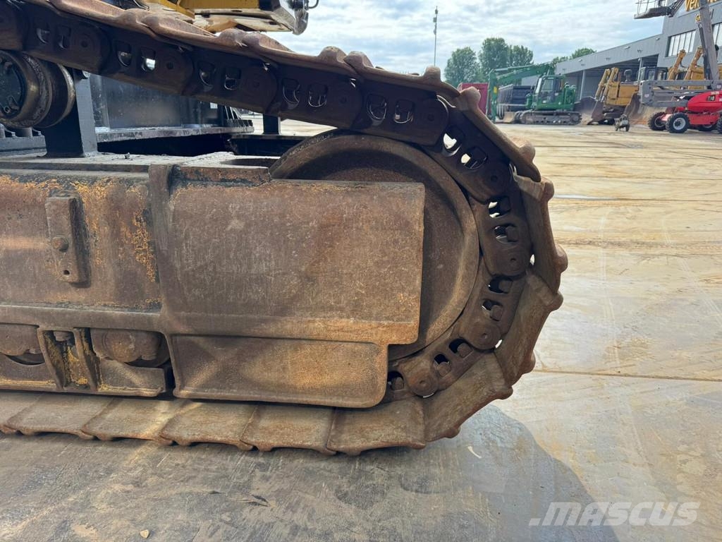 CAT 352F حفارات زحافة