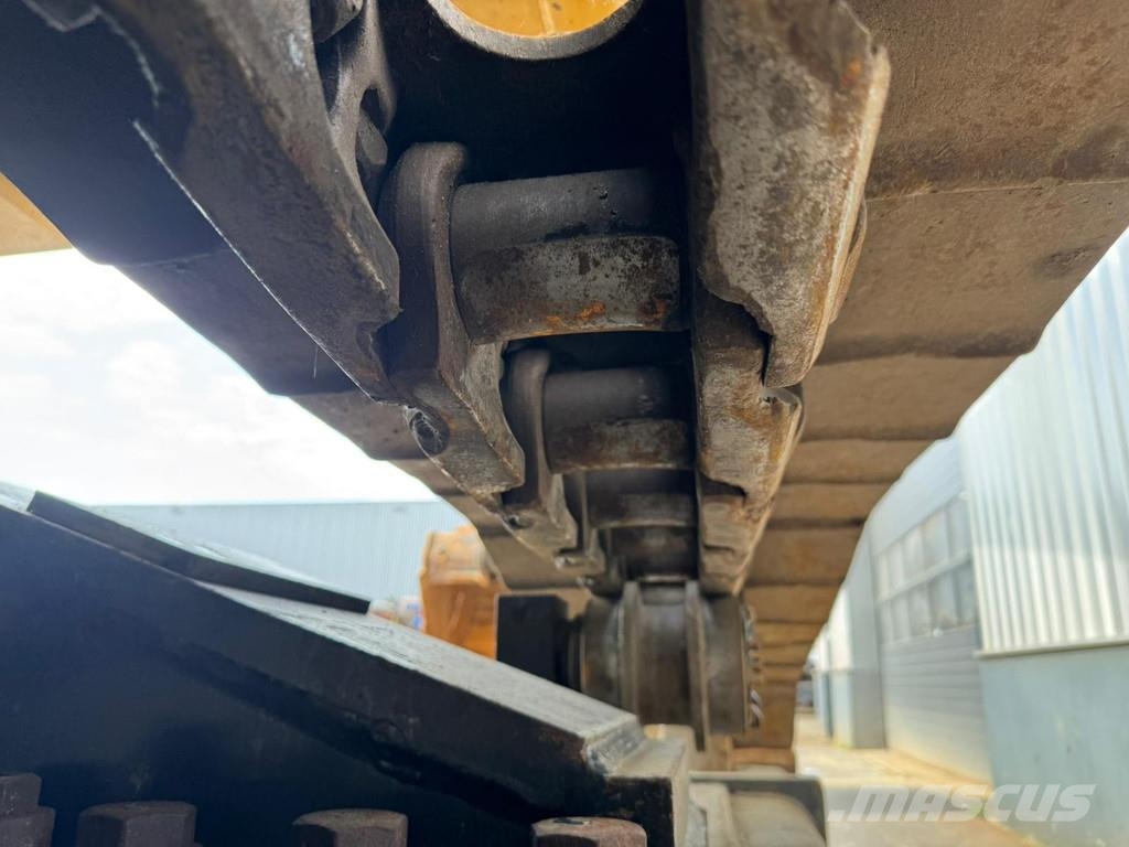 CAT 352F حفارات زحافة