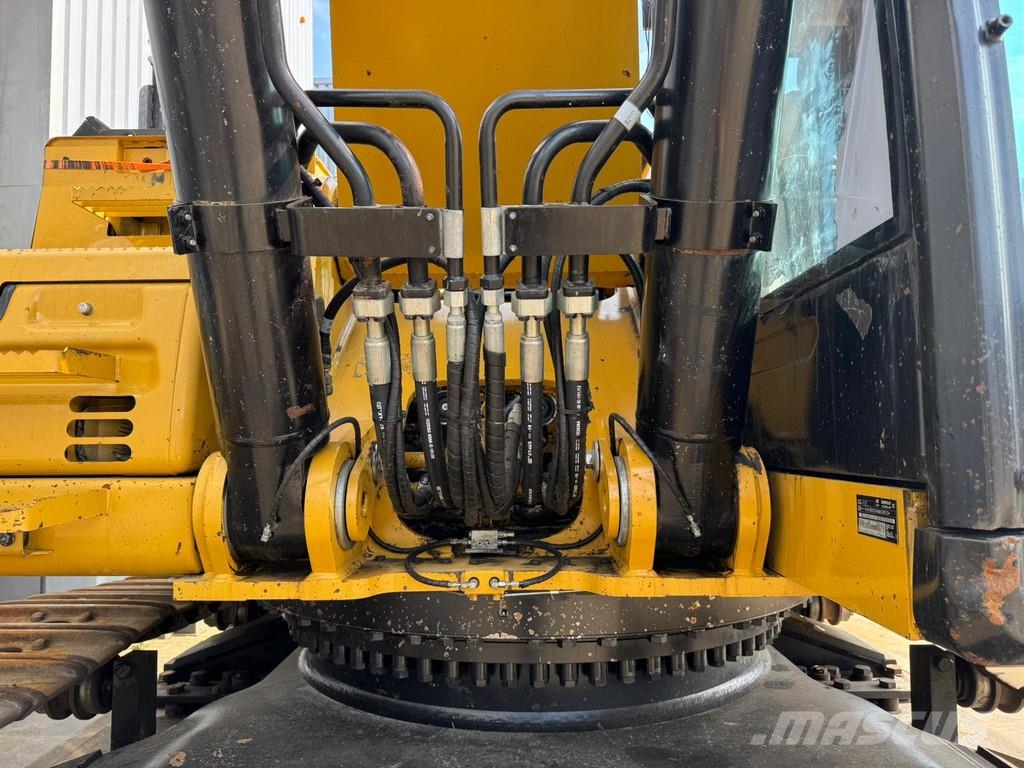 CAT 352F حفارات زحافة