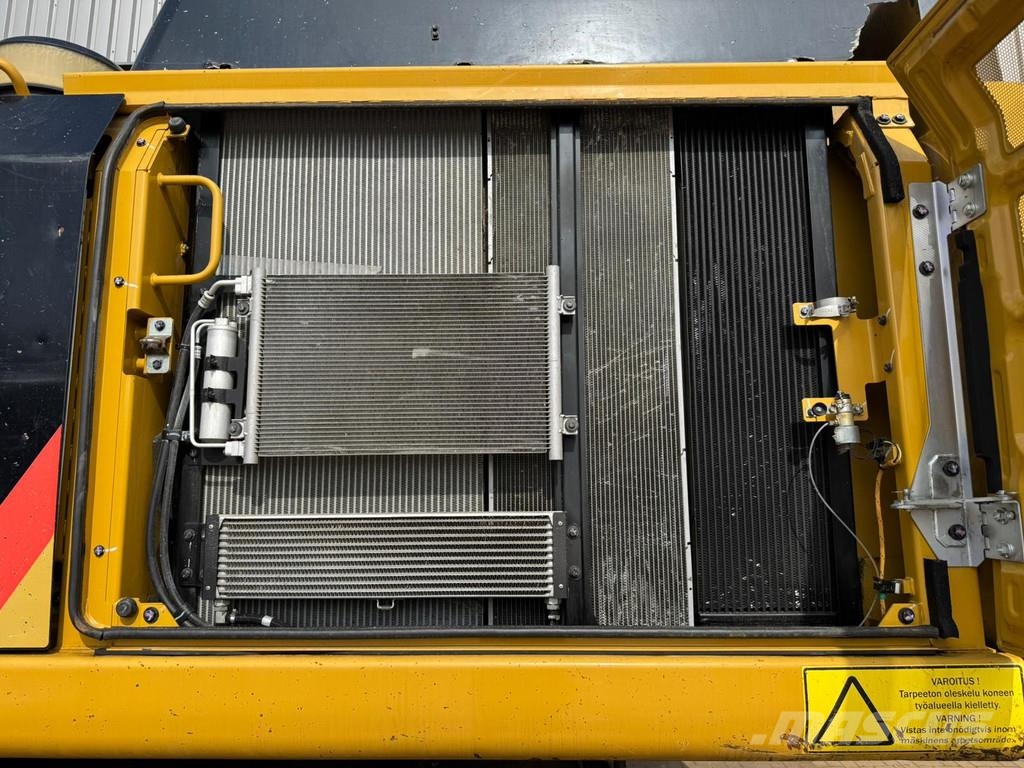 CAT 352F حفارات زحافة